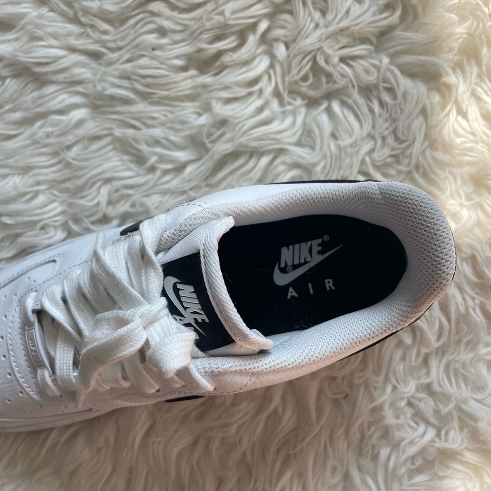 Nike White and Black Sneakers Classic Style - Picture 6 of 7